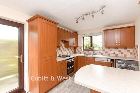 undefined, Lambyn Croft, Horley, Surrey