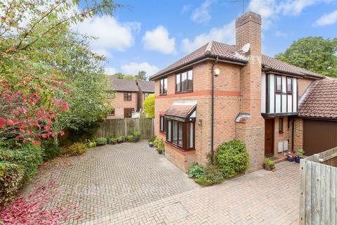 undefined, Lambyn Croft, Horley RH6