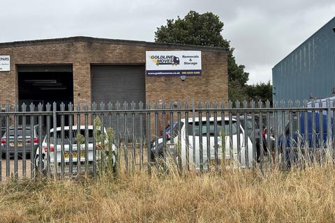 Industrial unit to rent, 102 College St Kempston MK42 8LU