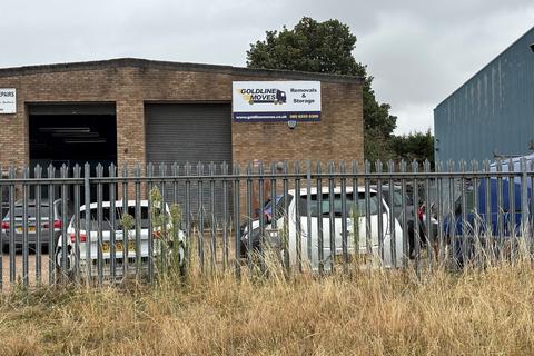 Industrial unit to rent, 102 College St Kempston MK42 8LU