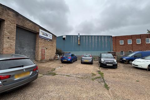 Industrial unit to rent, 102 College St Kempston MK42 8LU