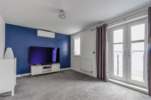 3 bedroom townhouse for sale, Ffordd Darwin, Barry