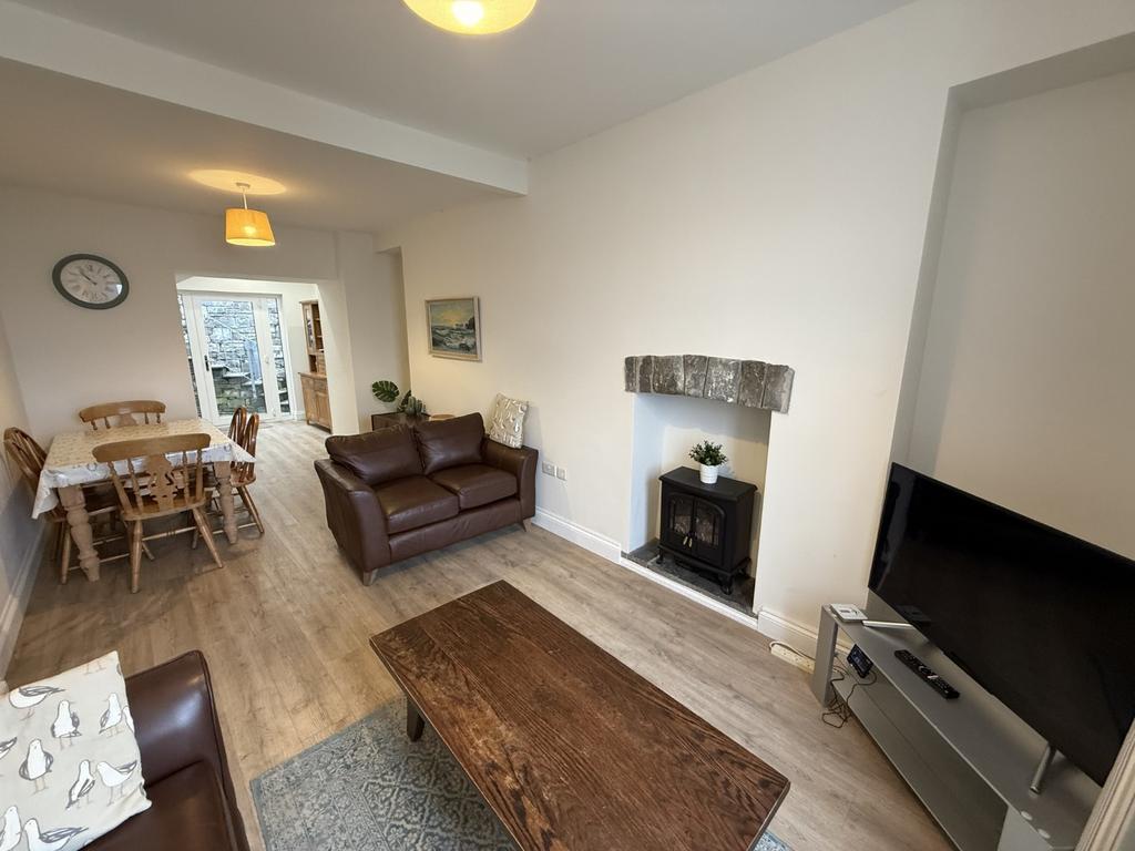 Open Plan Lounge / Dining Room