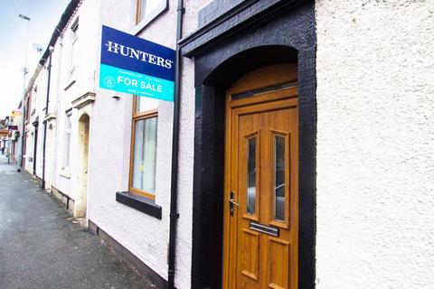 2 bedroom terraced house to rent, Blackburn Road Darwen BB3 1ET