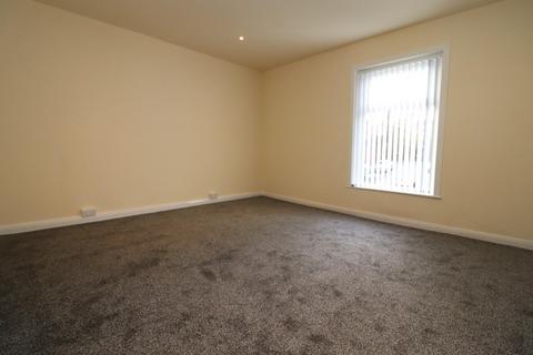2 bedroom terraced house to rent, Blackburn Road Darwen BB3 1ET