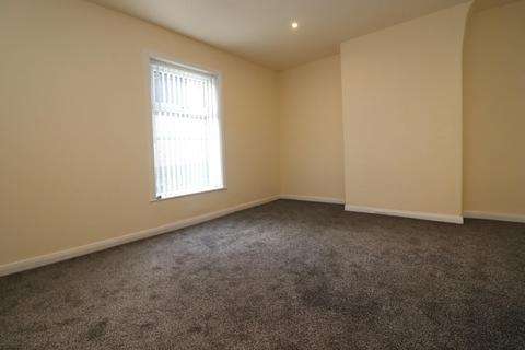 2 bedroom terraced house to rent, Blackburn Road Darwen BB3 1ET