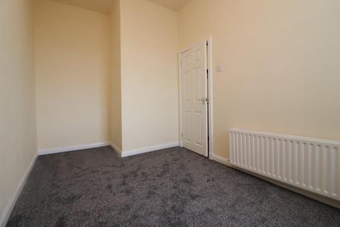 2 bedroom terraced house to rent, Blackburn Road Darwen BB3 1ET