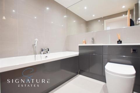 2 bedroom flat for sale, Ovaltine Court, Kings Langley