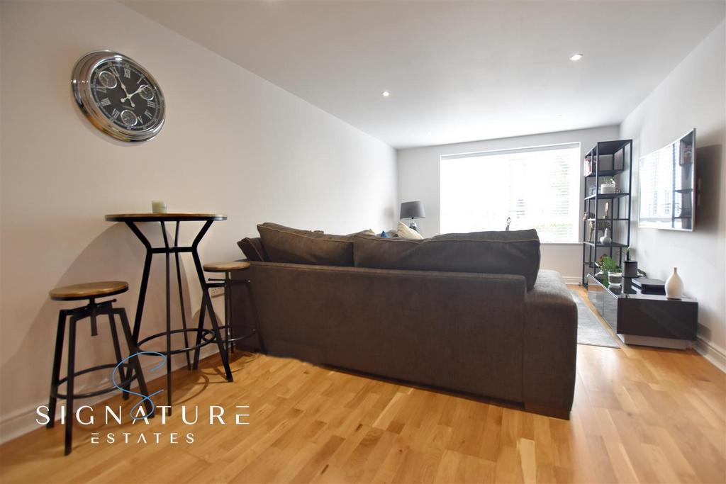 Lounge/ Dining Area