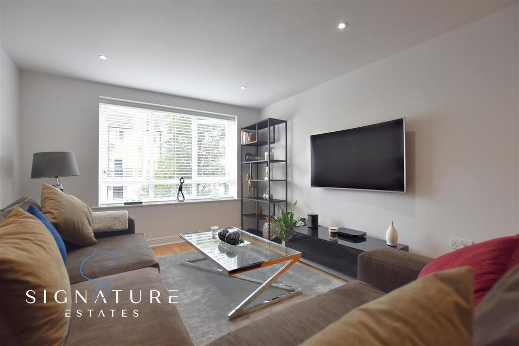 Lounge/ Dining Area