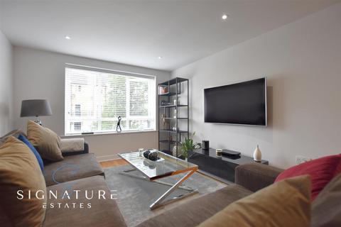 2 bedroom flat for sale, Ovaltine Court, Kings Langley