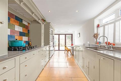 undefined, Second Avenue, London, SW14