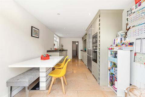 undefined, Second Avenue, London, SW14