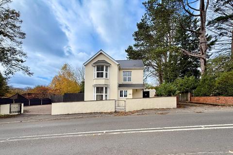 Merthyr Road, Aberdare CF44