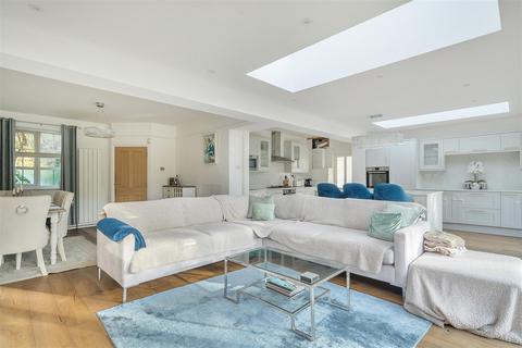 3 bedroom house for sale, Woodstock Road, Coulsdon