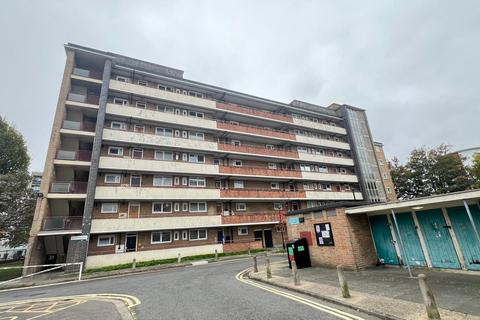 2 bedroom flat to rent, Haddonfield, London SE8