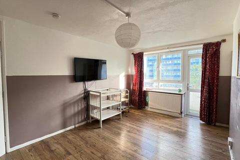 2 bedroom flat to rent, Haddonfield, London SE8