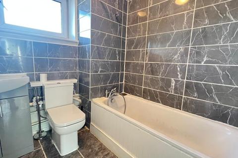 2 bedroom flat to rent, Haddonfield, London SE8