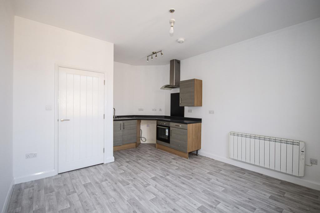 1 Bed Apartment With Parking!