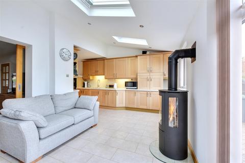 undefined, Petworth Avenue, Toton