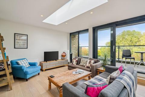 2 bedroom flat for sale, Bolingbroke Grove, London, SW11.