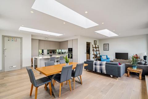 2 bedroom flat for sale, Bolingbroke Grove, London, SW11.