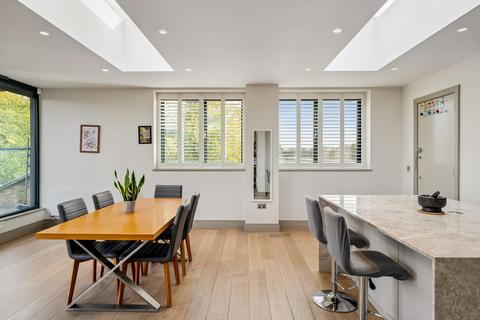 2 bedroom flat for sale, Bolingbroke Grove, London, SW11.