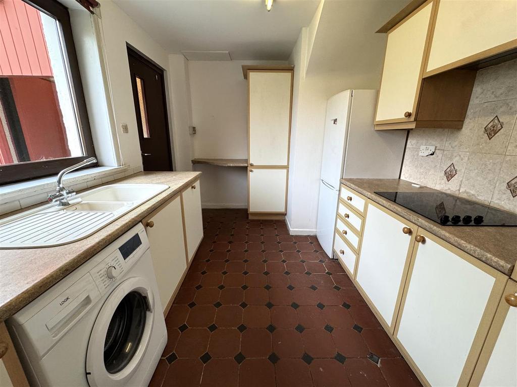Kitchen 1.jpg