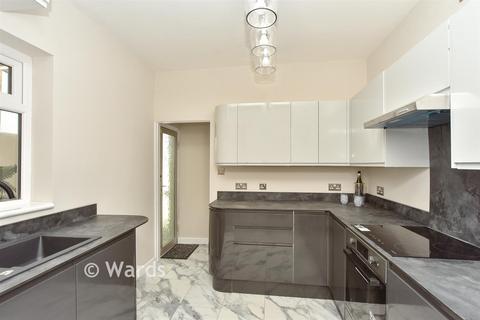 3 bedroom terraced house for sale, Alsager Avenue, Queenborough, Kent