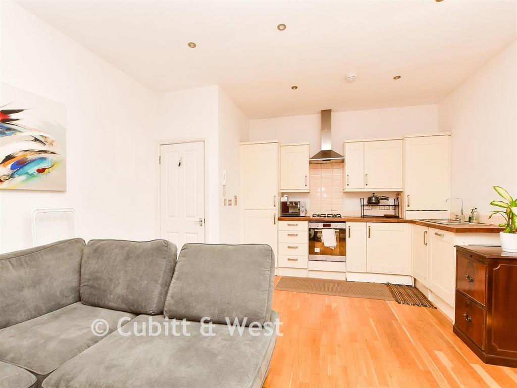 Lounge/Kitchen
