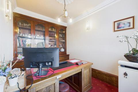 3 bedroom end of terrace house for sale, First Lane, Hessle