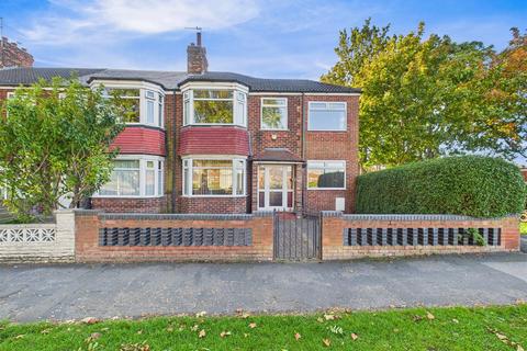 3 bedroom end of terrace house for sale, First Lane, Hessle