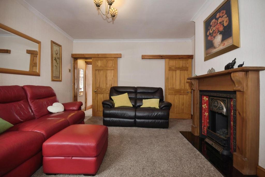 DINING ROOM 02.jpg