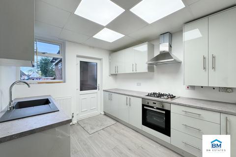 3 bedroom semi-detached house for sale, Kirminton Gardens, Leicester LE5