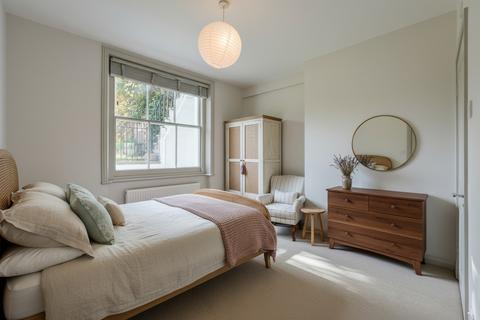 2 bedroom flat for sale, Trinity Crescent, London, SW17