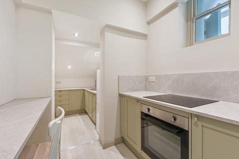 2 bedroom flat for sale, Trinity Crescent, London, SW17