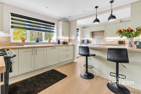 4 bedroom detached house for sale, The Hayfields, Spalding, PE11