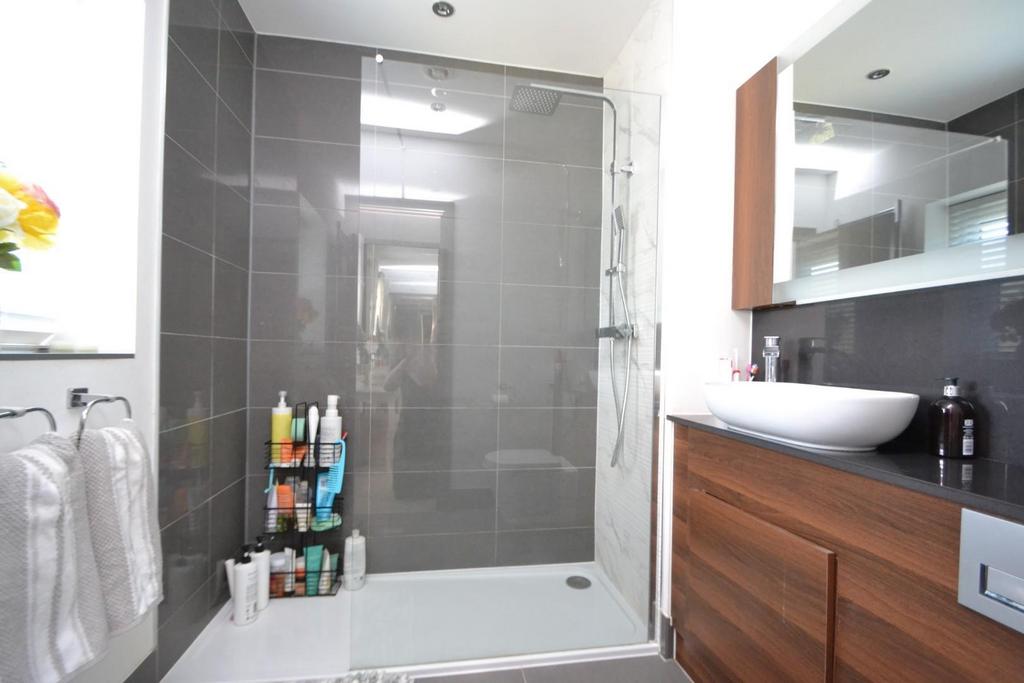 Ensuite.JPG