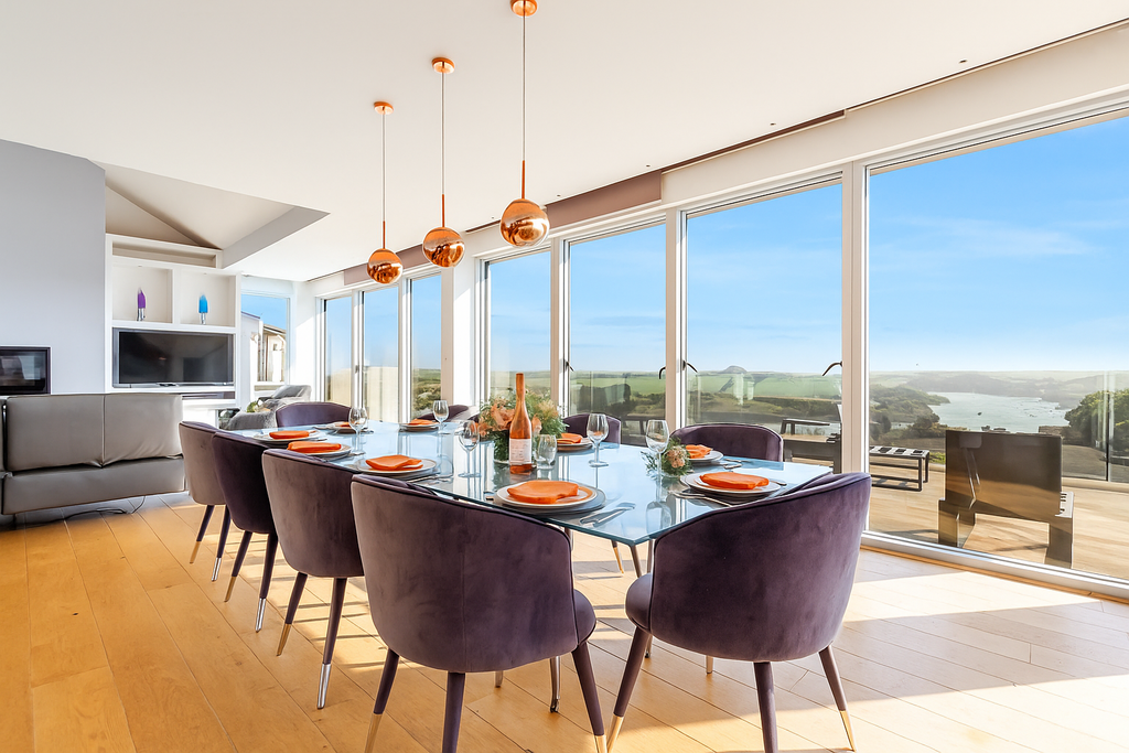 Dining/kitchen