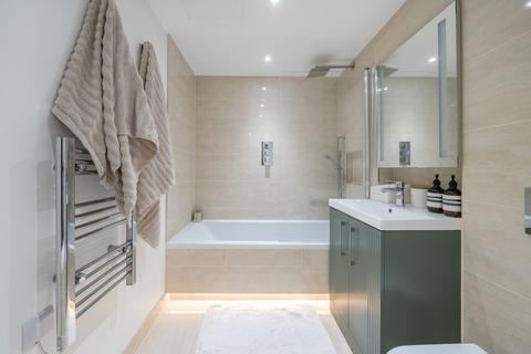 1 bedroom flat for sale, Lillie Road, London, SW6