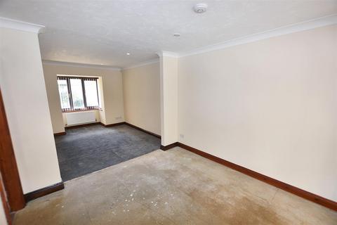 42 Agar Crescent, Illogan Highway, Redruth, TR15 3NG