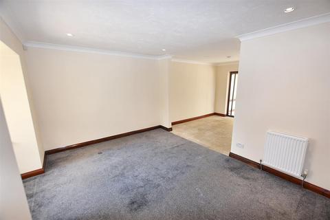 42 Agar Crescent, Illogan Highway, Redruth, TR15 3NG