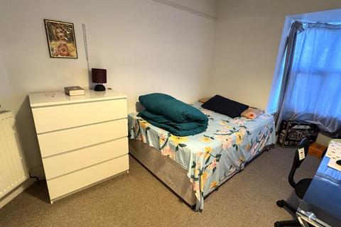 6 bedroom terraced house to rent, North Road East, Plymouth PL4