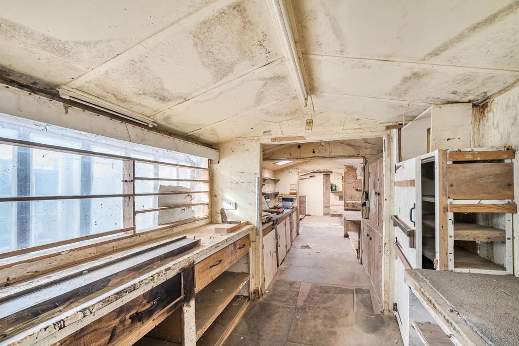 Rear outbuilding 1.jpg