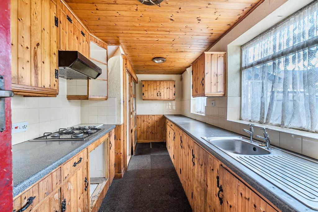 Kitchen 1.jpg