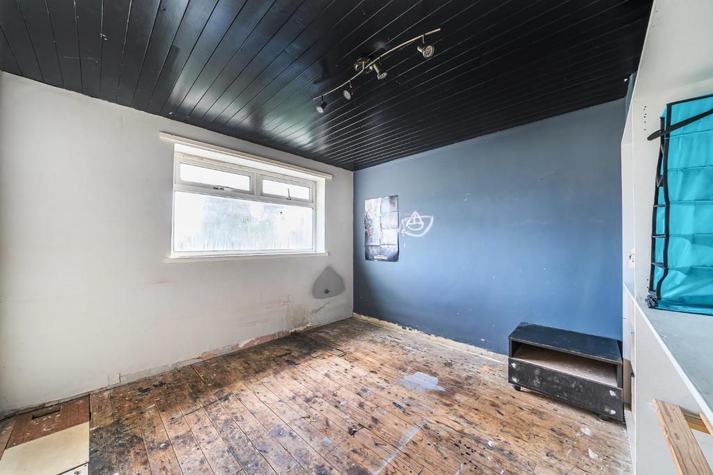 Second bedroom.jpg