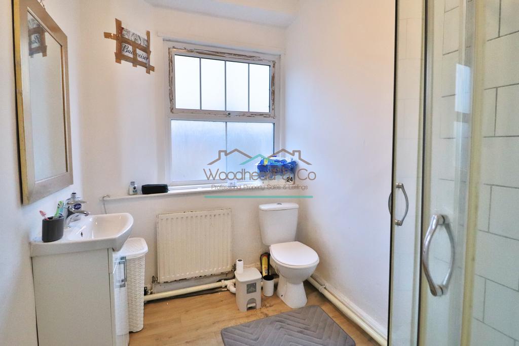 Swanspool Bathroom 1