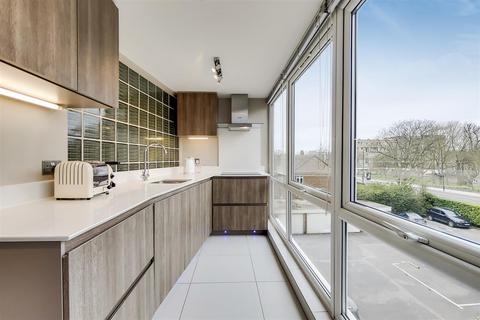 3 bedroom apartment to rent, St Johns Wood Park, London, NW8