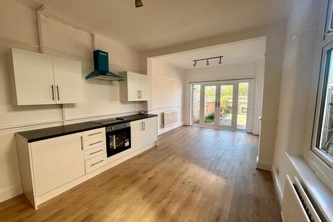 3 bedroom terraced house to rent, Ruskin Road, Crewe, W2