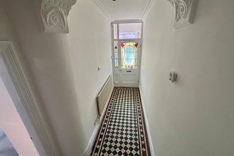 3 bedroom terraced house to rent, Ruskin Road, Crewe, W2